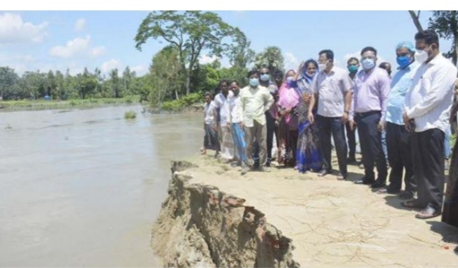 শিশুসন্তানকে বাঁচাতে গিয়ে বন্যার পানিতে তলিয়ে গেছেন আকলিমা বেগম