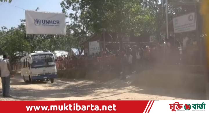 কক্সবাজারের শরণার্থী ক্যাম্প থেকে রোহিঙ্গাদের একটি প্রতিনিধি দল ভাসানচর আশ্রয়ন প্রকল্প পরিদর্শনে গেলেন