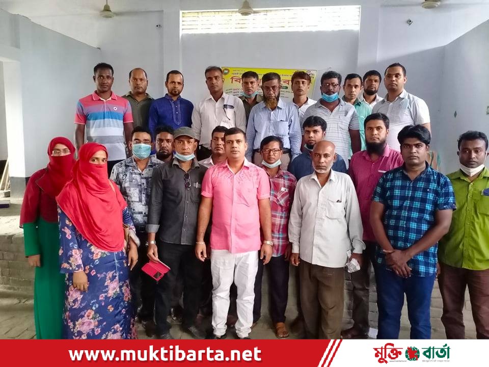 চৌগাছায় প্রাথমিক শিক্ষা কর্মকর্তার বিদায় অনুষ্ঠান