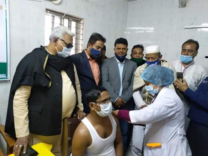 বানারীপাড়া ও উজিরপুরে করোনা ভ্যাকসিন গ্রহণ কার্যক্রমের উদ্বোধন