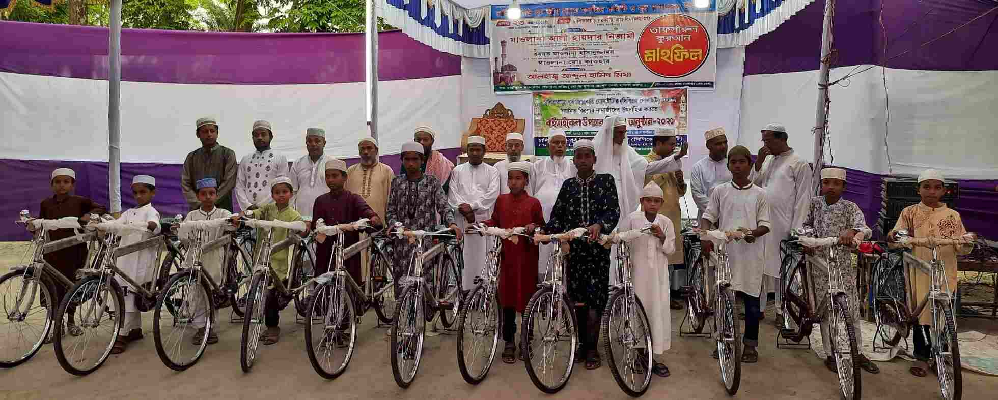 ৯০ দিন জামাতে নামাজ পড়ে সাইকেল পেল চাখারের সেই ১২  শিশু-কিশোর