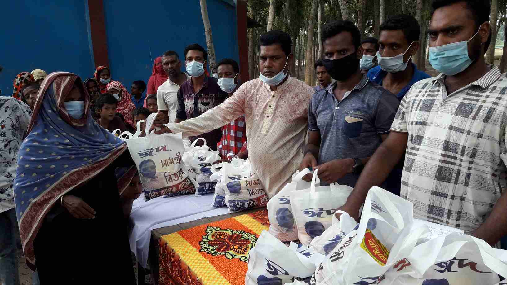 চৌগাছায় ২শ পরিবারে ইউপি সদস্যের ঈদ সামগ্রী প্রদান