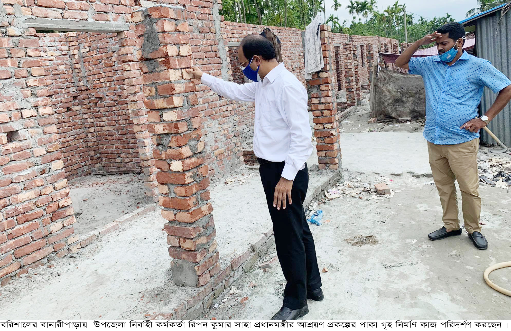 বানারীপাড়ায় আশ্রয়ণ প্রকল্পের পাকা গৃহ নির্মাণ কাজ পরিদর্শণে ইউএনও
