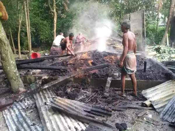 আগুনে পুড়লো কৃষকের গোলা ভর্তি শস্য 