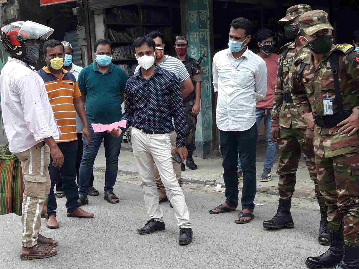 চৌগাছায় ৩ জন মটোর সাইকেল আরোহী কে ভ্রাম্যমান আদালতে জরিমানা