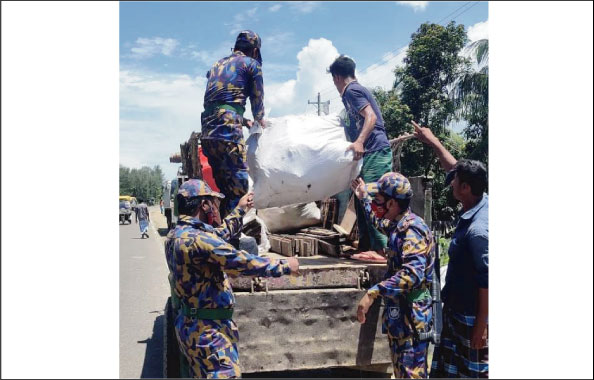 টেকনাফের শামলাপুর ক্যাম্প থেকে ২১ রোহিঙ্গা পরিবারকে উখিয়ায় স্থানান্তর