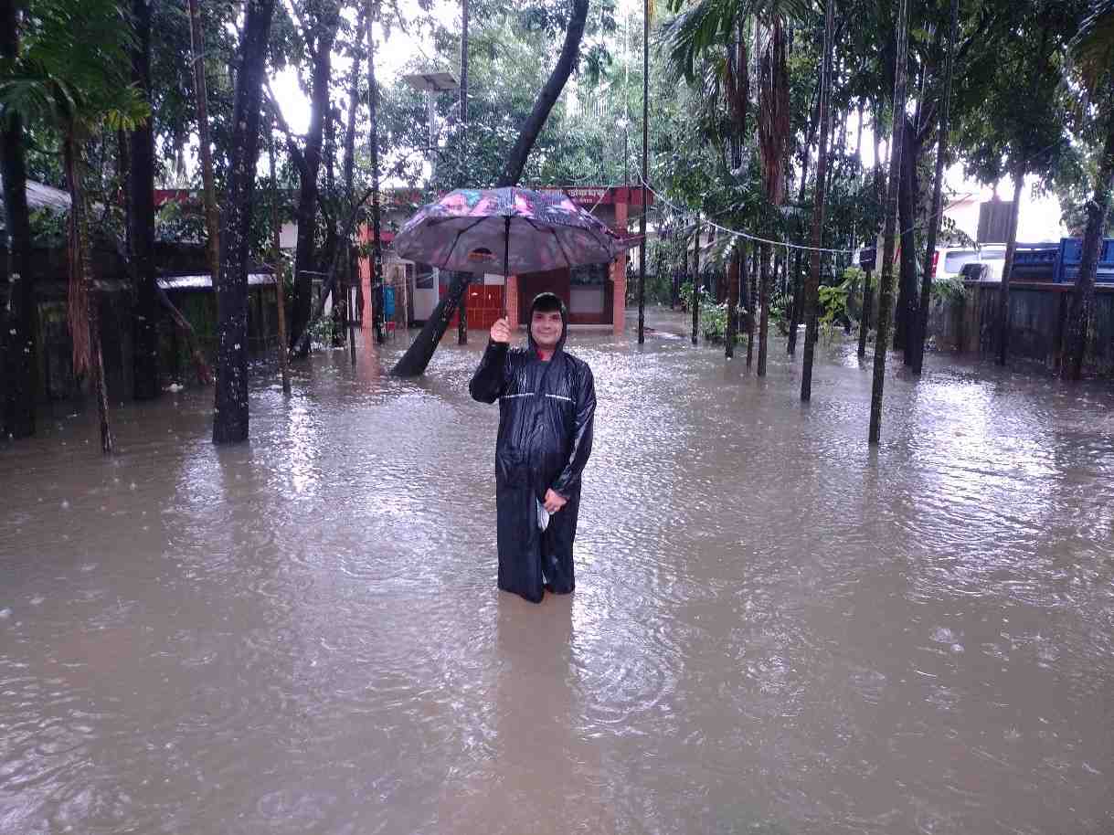 কক্সবাজারে ভারী বর্ষণ ও জোয়ারের পানিতে শতাধিক গ্রাম প্লাবিত
