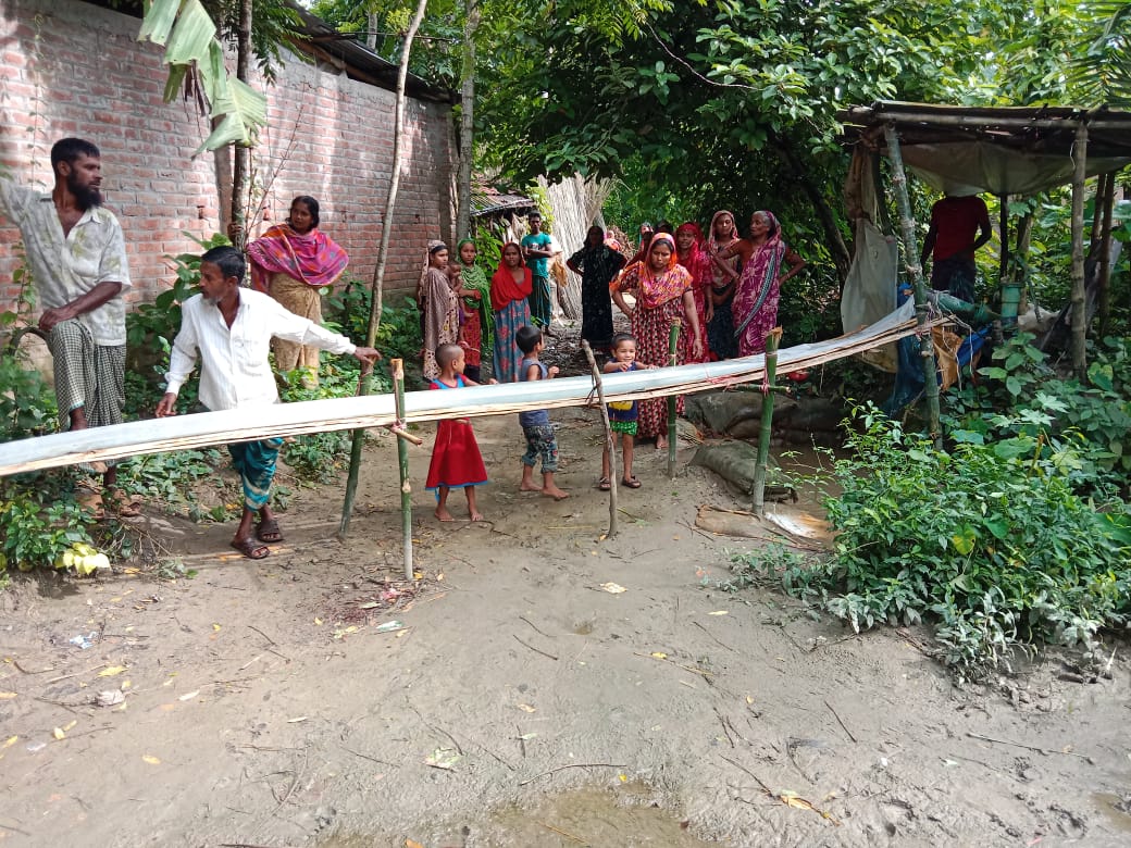 চৌগাছায় ৫০ বছরের রাস্তা বেঁধে ৯ পরিবারকে অবরুদ্ধ