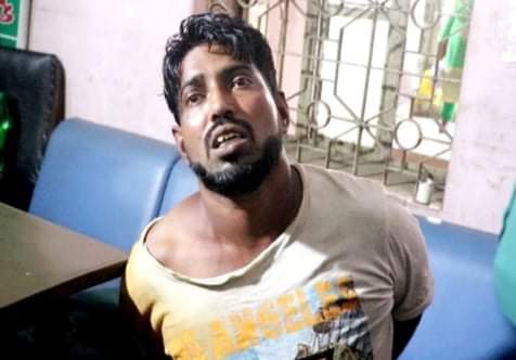 চোখে মরিচ ছিটিয়ে ৫ লাখ টাকা ছিনতাইয়ের চেষ্টা: ছিনতাইকারী আটক