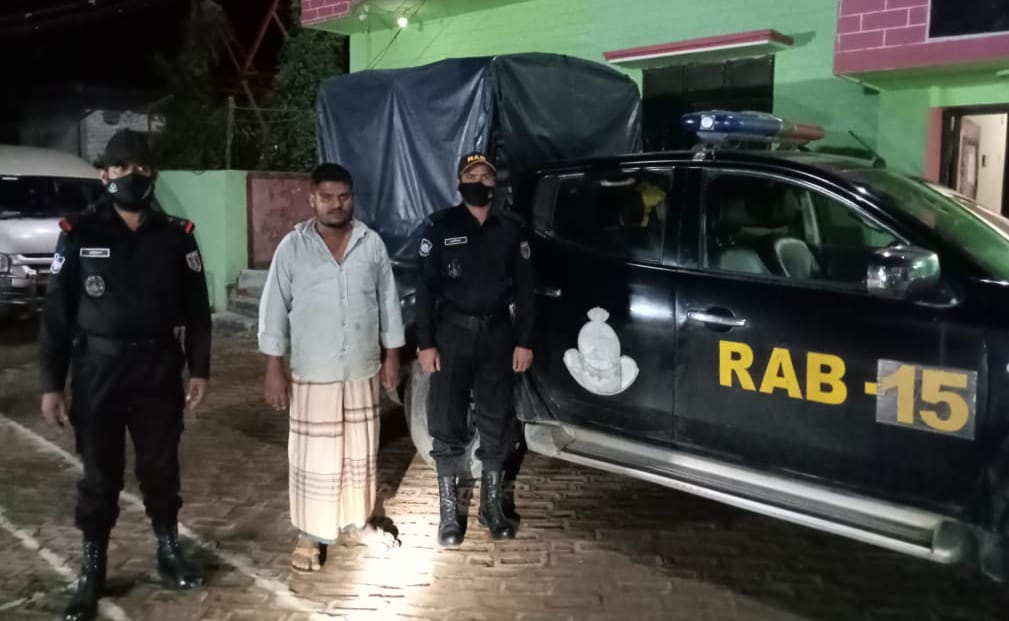 উখিয়ায় ১০ হাজার ইয়াবাসহ মাদককারবারী আটক