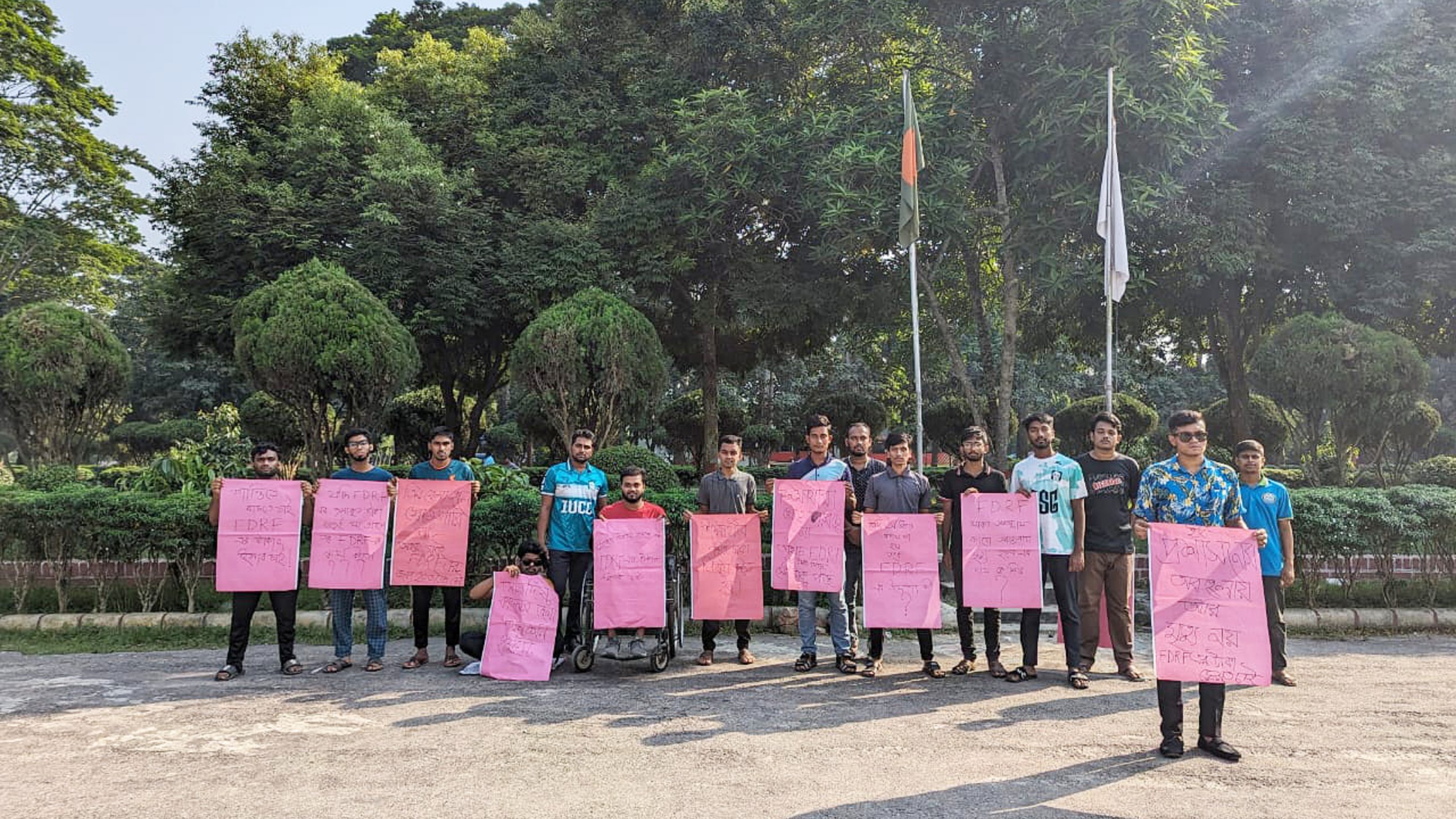 ইবি উপাচার্যের আশ্বাসে শিক্ষার্থীদের স্বাস্থ্য তহবিল বরাদ্দের দাবিতে অনশন স্থগিত 